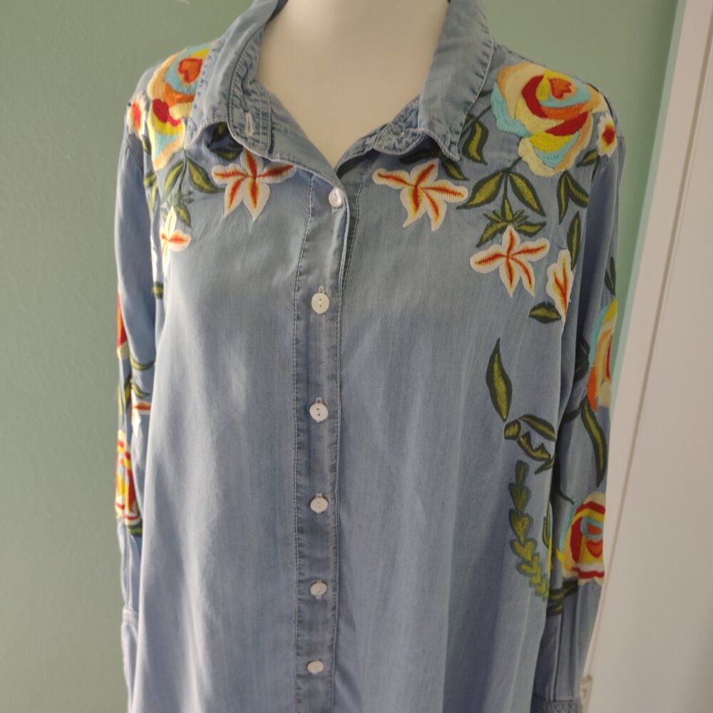 Vintage Collection Chambrey Embroidered Tunic. Size XL